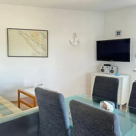 公寓 Modern, Sunny Beachside Apartment With Balcony Pakoštane