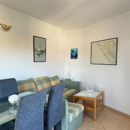 Modern, Sunny Beachside Apartment With Balcony Pakoštane