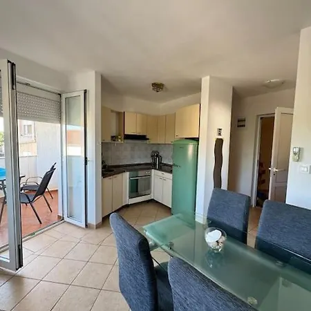 Modern, Sunny Beachside Apartment With Balcony 公寓 Pakoštane