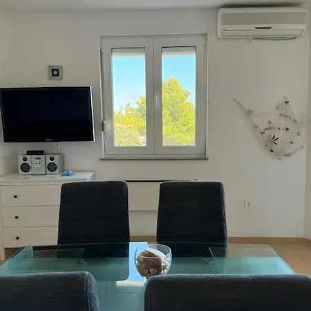 Modern, Sunny Beachside Apartment With Balcony 公寓 Pakoštane